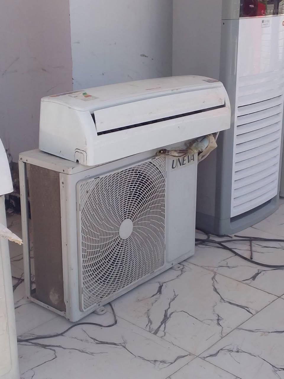 الرقم. ***********. السلام عليكم سبالات نضاف تبريد خير من الله شرط شغل عمودي 3طن كدام عينك تجي وشوف كامل  مابي اي نقوصات خير من الله. 
العنوان. قضاء المدينه شارع ام شويج قرب محطة غسل وائل
