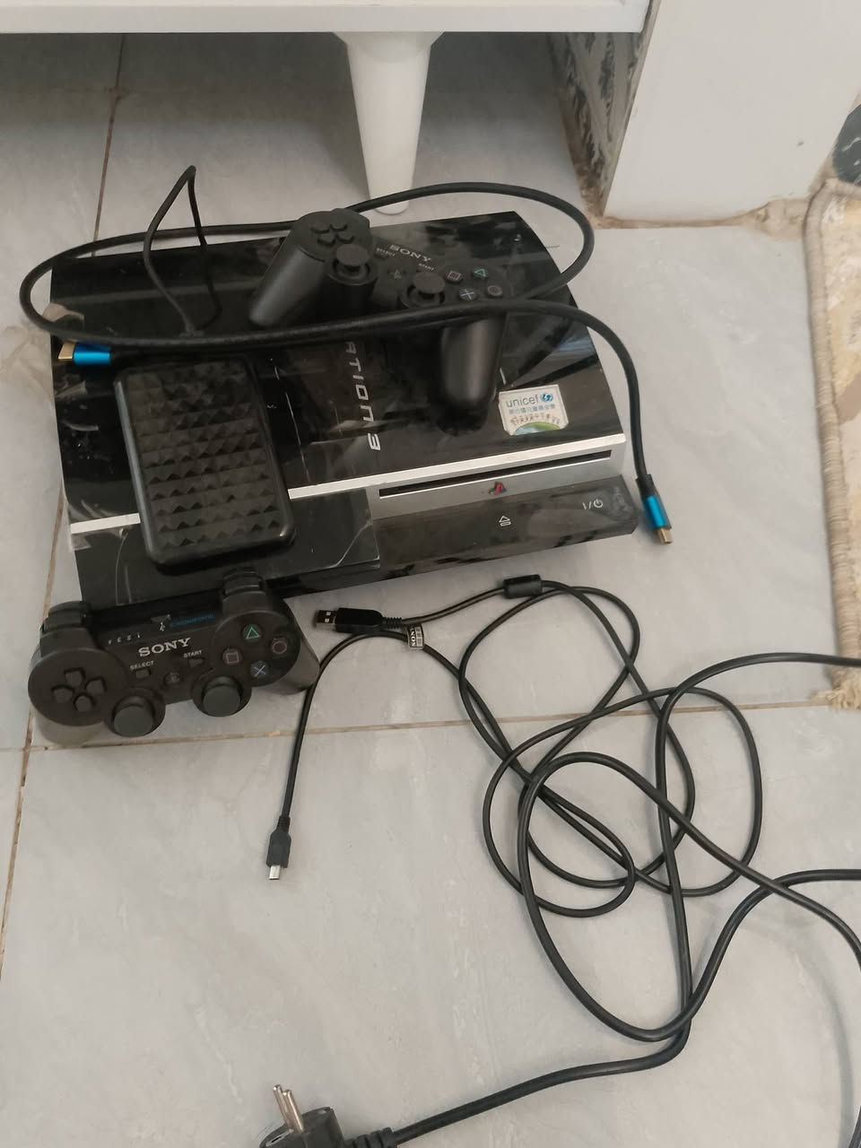 السلام عليكم بلي 3 مهكر هوه ملحقاته للبيع بلي كلش نضيف بعده بل جيس بي اكثر من 47 لعبه كراند أو دريفر أو ماين كرافت أو سبايدر مان أو أو حرب أو سيارات سباق أو بي العاب رعب العاب كلش حلو الي بي سعر الي يرضي الله بي رقم *********** مكاني بغداد الدوره البوعيثه الي شراي خلي راسلني على رقم
