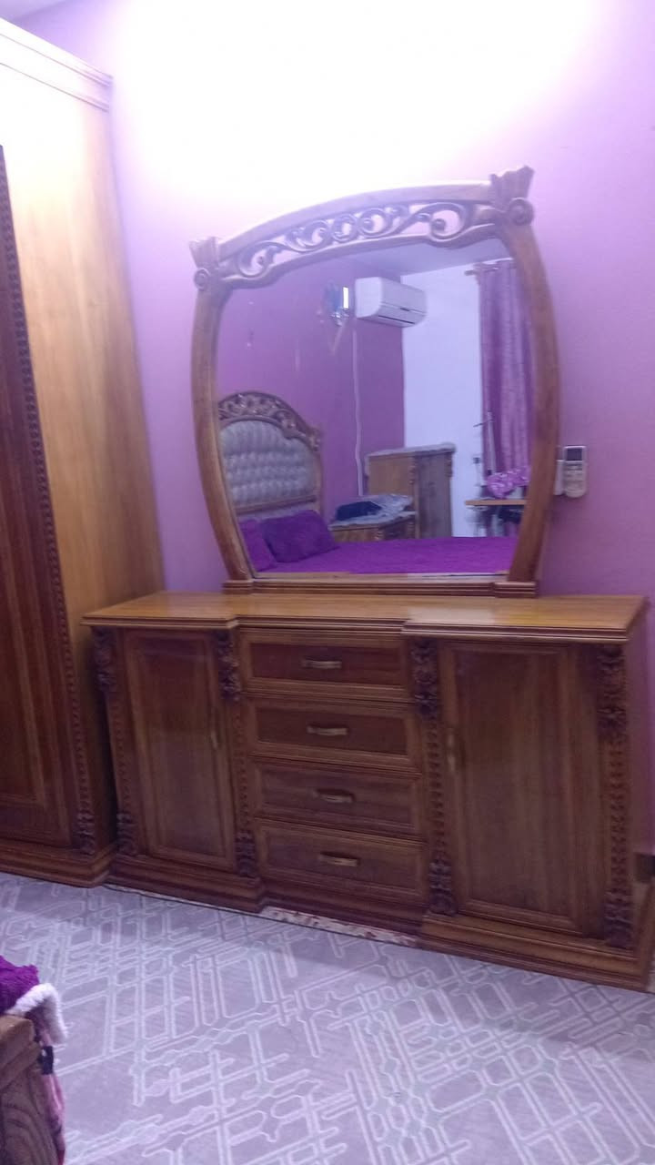 غرفه صاج نظيفه جديده اي ضرر ماكو استعمال قليل الداخل صاج والخارج صاج ٥ملم    خشب ثقيل زان كنتور ٦ابواب سعره مليون و٦٠٠ الدوره كفااءت الصحه ***********
