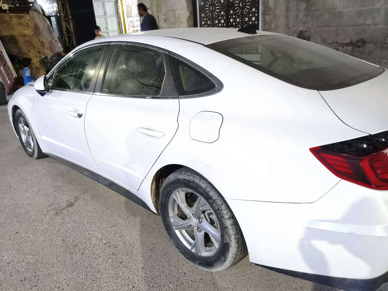 السلام عليكم
‏سوناتا ابيض للبيع 
مديل 2021
السعر175 $ بيها مجال 
امريكي رقم بصرة باأسمي وكالة عامة 

المحرك 2500 بلاد لاتنقيص ولاتبخير 
مواصفات :
گير دكم
رادارات امامية وخلفية وجانبية 
نقطة عمياء 
قيادة ذاتية 
دخول ذكي
كروس مثبت سرعة 
شاشة كبيرة 
هند بريك كهربائي
لد امامي وخلفي
اشاير بلمري 
كامرة دواره
4 انضمة قيادة 
اوتو هولد  
تدفئة مقاعد 
مكاني بصرة


**إذا كنت صاحب هذا الإعلان وتريد حذفه لأي سبب، رجاءا أرسل رسالة إلى الدعم الفني**