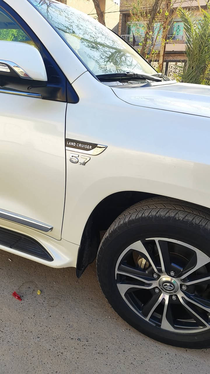 لاندكروزر موديل 2021 vx 5.7
مواصفات لكزس مكفولة كفالة عامه 

ماشيه 44 الف 

السعر 66 وبها مجال رقم بغداد 

***********
