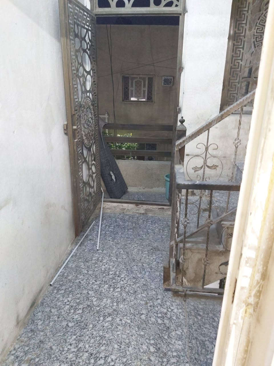 السلام عليكم ورحمة الله وبركاته ، شقة للايجار مساحة ٨٠ متر ، طابق اول (مو ارضي ) ، مكونة من غرفة نوم متوسطة للاطفال ، وغرفة كبيرة نوم مع حمام و هول ومنورين تناسب عائلة صغيرة افرادها من ٣ أشخاص 
الموقع: راغبة خاتون شارع الكم قريب من مسجد جلال في فرع ملا جمعة 
الإيجار الشهري : ٤٧٥ الف
للتواصل اتصال مباشر على الرقم : ***********
أو للتواصل واتس آب حصرا : +963982414657
أو +9647807731485
عقد الايجار يتم بأول يوم من تسليم المفتاح 
بالتوفيق للجميع
