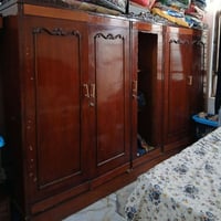 غرفه نوم • نضيفه • مرايات مكسورة