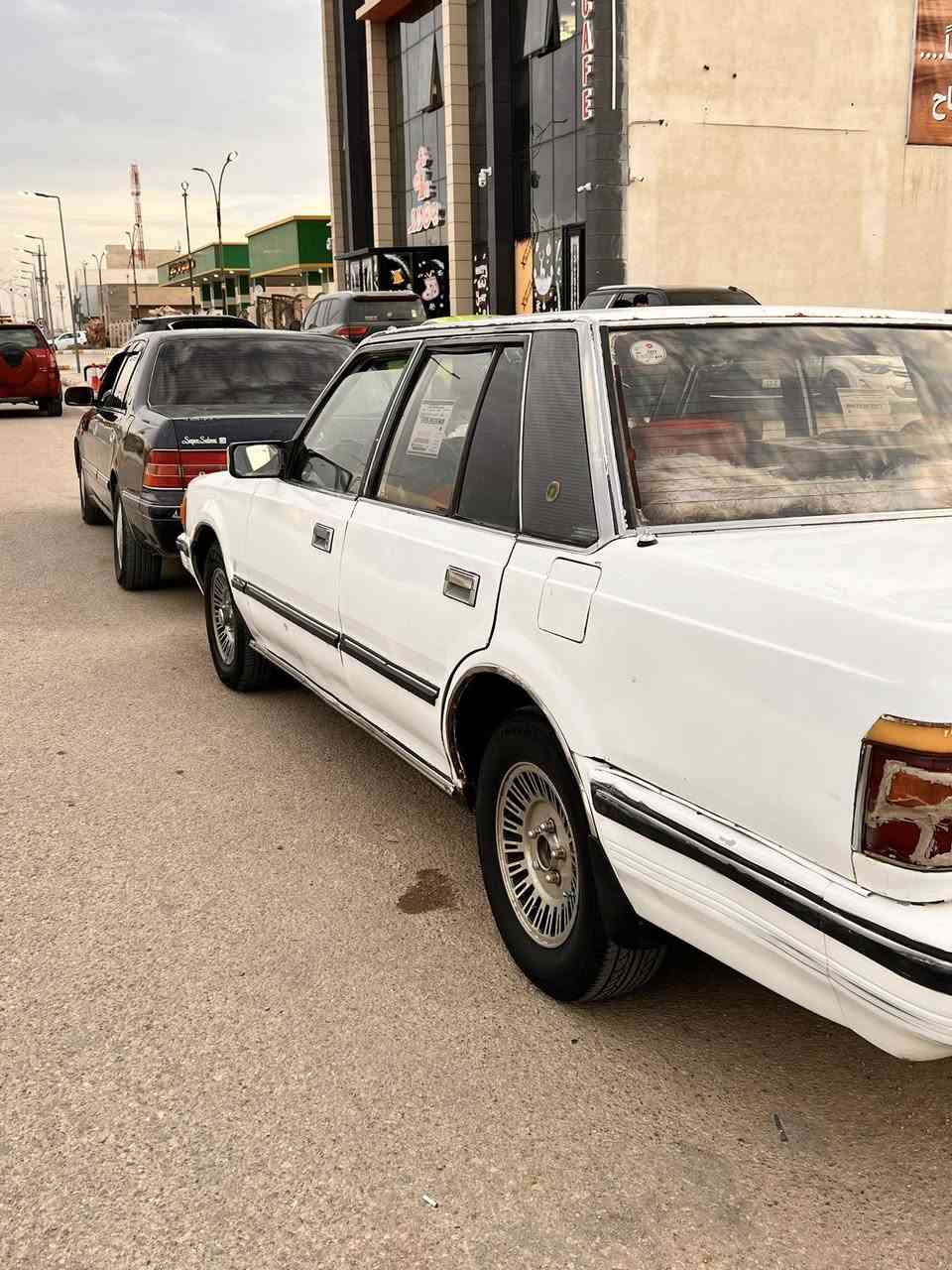 السلام عليكم سوبر 85 للبيع مكينه 2500ديلكو سياره مكفوله من الضربه القويه وشاصي مكفول رقم بغداد صدامي وراعيها يريد تحويل مكان السياره ناصريه المركز السعر 35 وبي مجال بسيط للأستفسار ***********.
