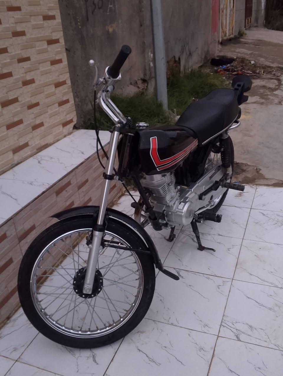 سلام عليكم دراجه نامه شلامجه شاصي 20  محرك 25. الدراجه جديد كفاله عامه اوراق.  دراجه. بل حقيقه احله من الصوره مكاني حله ابو غرق رقم الهاتف ***********
