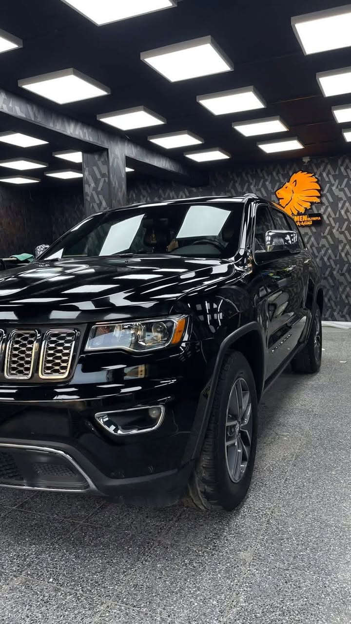 السلام عليكم
جيب شيروكي

موديل 2018 فئة لمتد

ماشيه 94 قابل للزياده

رقم بغداد باسمي انكليزي

المواصفات 

- محرك 6 سلندر 3600 جديد دهن فقط Amsoil

بانزير محسن فقط 

- صدر امامي خلفي قبل شهرين مبدل+ تخم تاير

محرك جديد كير جديد فور ويل  

- حساس خلفي

رادار خلفي توقف ذاتي 

- كاميرا خلفيه بلاد

شاشة كار بلي 

- جنطه شفط كهرباء

- اشاير بالمري

- مري قلاب وي البگ

-استيرن كهرباء

- تدفئه بالاستيرن

- شاشه بلاديه

- كشات جلد

- تدفئة تبريد بالكشنات

- الكشنات الاماميه كهرباء

-كشن السائق حفظ ميموري

- الكشنات الخلفيه تدفئة

- تدفئه تبريد فول

- دمام خلفي

- مخرج كهرباء

- المري تعتيم للضوء

- اوتو ستوب ( توقف ذاتي )

السياره فول مواصفات للأخير عدى الفتحه  حادثها سطحي بنيد فقط بدون دواخل نفس البنيد مصلح  صور الحادث بالمنشور  وسونار فحص الباشا مكان السياره بغداد شارع فلسطين 

*********** 

السعر (215) وبيه مجال
