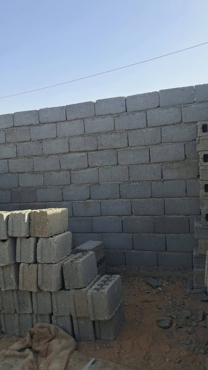 خلفه بناء متفرغ الان بناء فرشي عكاده شغل اولا شرط والتزام بلعمل داخل كربلاء ***********
