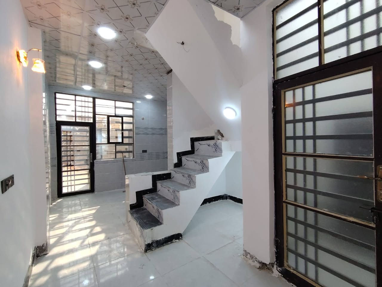 دار للبيع  50 م 🏡
✅ مشمول بقرار التطويب 

بسعر /21/ مليون مع المجال
موقع /نجف 🏡شارع الحولي مال المطار عمود/ 314 

البناء 🏡 
غرفه/صاله/مطبخ / صحيات خارجيه/مكشوفه
بناء مرتب/ اساس + سقف كونكريت + طابوك

ألخدمات 🏡 #بعد_عن_سوق_100م
ماء/كهرباء/مدارس/سوق/تبليط/مولد

***********
***********
***********
