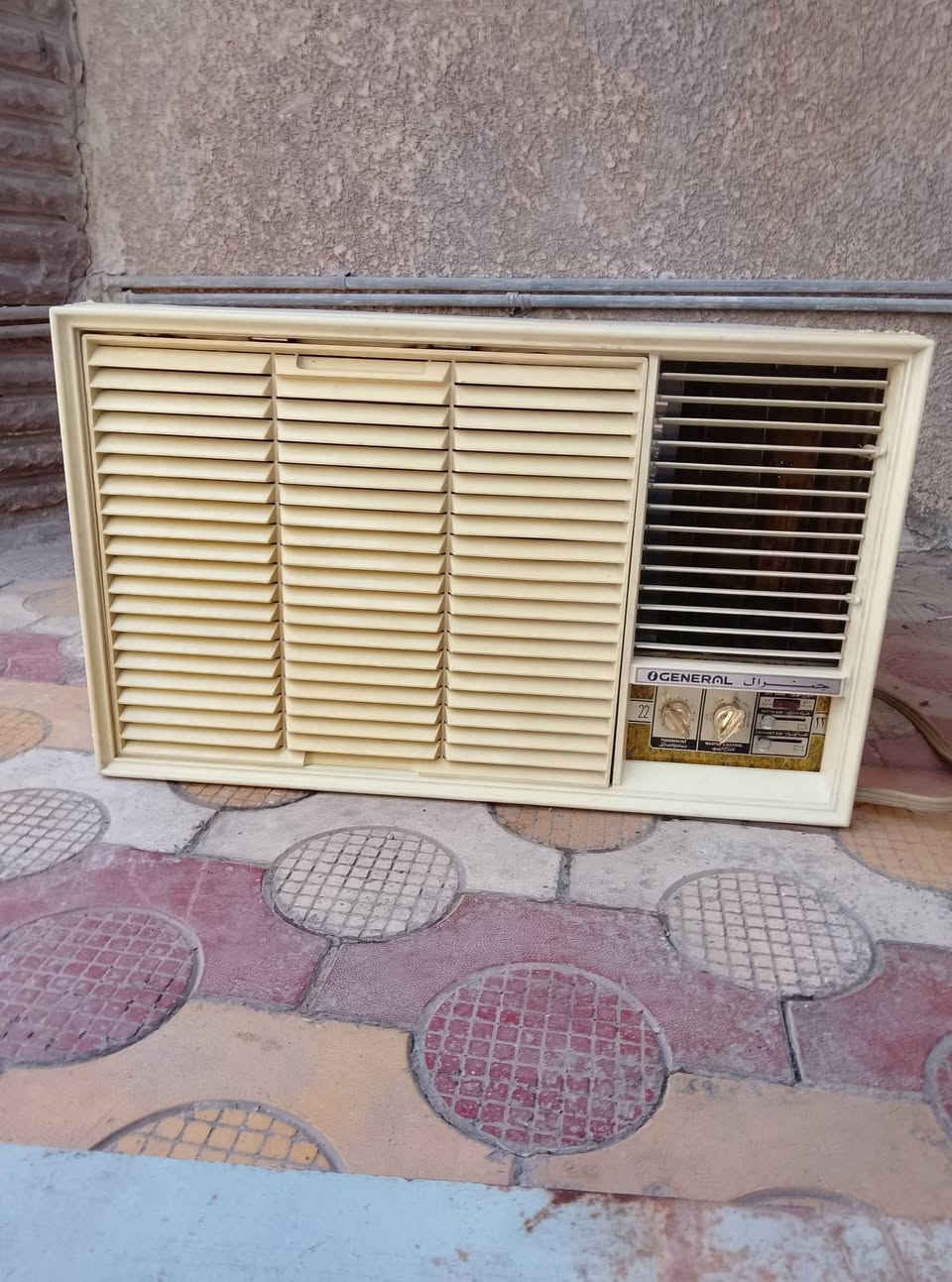 سلام عليكم للبيع مكيف جنرال ١٩٨٩ الياباني كمبريسر 2طنين شرط تبريد ثلج اذا موو تبريده يلسع لا تاخذه وشرط تبريد ثلج وشرط الضمان السعر 250 مكاني بغداد مدينه الصدر الاورفلي رقم ***********
