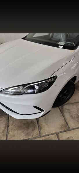 BYDSEAL05  DM-i 1.5L موديل 2025 - سيارة 
اللون الابيض والداخل ابيض 

هجينة قابلة للشحن جديدة كليًا للبيع

تواصل معنا اليوم لمعرفة سعر الجملة!

‭0776 240 1512‬

***********📞📞☎️☎️

● النوع: جديد (2025)

● الموديل: سيدان مدمجة (هجينة قابلة للشحن)

● نوع الطاقة: هجينة قابلة للشحن (PHEV)

● الأبعاد: 4780 × 1837 × 1515 مم

● المحرك: 1.5 لتر L4 بقوة 101 حصان + محرك كهربائي

● أقصى قوة للمحرك: 74 كيلو واط (101 حصان)

● أقصى قوة للمحرك: 120 كيلو واط (163 حصان)

● أقصى عزم دوران للمحرك: 126 نيوتن متر

● أقصى عزم دوران للمحرك: 210 نيوتن متر

● ناقل الحركة: E-CVT

● نوع الدفع: دفع أمامي

● التسارع (من 0 إلى 100 كم/ساعة): 7.6 ثانية

● السرعة القصوى: ١٨٠ كم/ساعة

● مدى القيادة بالكهرباء فقط (CLTC): ٥٥ كم

● استهلاك الوقود (WLTC): ١.٧٤ لتر/١٠٠ كم

● مدة شحن البطارية: ٢.٢ ساعة (شحن بطيء)

● نوع الهيكل: سيدان بأربعة أبواب، ٥ مقاعد

● سعة صندوق الأمتعة: ٥٠٨ لترات

● خزان الوقود: ٦٥ لترًا

#شكل التسلا ✅

نظام دفع هجين فعال سعة ١.٥ لتر بكفاءة حرارية ٤٦٪

استهلاك منخفض للوقود صديق للبيئة

مساحة داخلية واسعة لخمسة مقاعد مع صندوق خلفي كبير

توازن مثالي بين الأداء والكفاءة

للاستفسار اكثر الأتصال او زيارة موقع الشركة   

📍بغداد معارض البياع المدخل الرئيسي مقابل محطه وقود السيديه شركه بغداد المركزي 

📍مدخل بغداد قرب سيطره 75 

‭0776 240 1512‬

***********

***********
