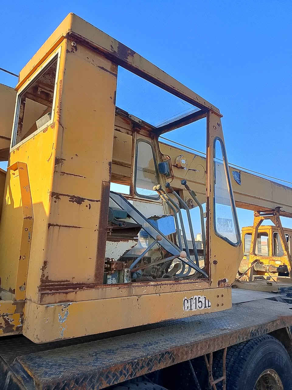 كرين تادانة نيسان 15طن تفصيخ للبيع شمحتاج منة موجود ألاسفسار ***********
