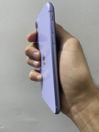 ايفون 11 عادي بلادي ذاكرة 128 بطارية 81 دبل خط السعر 320 وبي مجال بسيط...