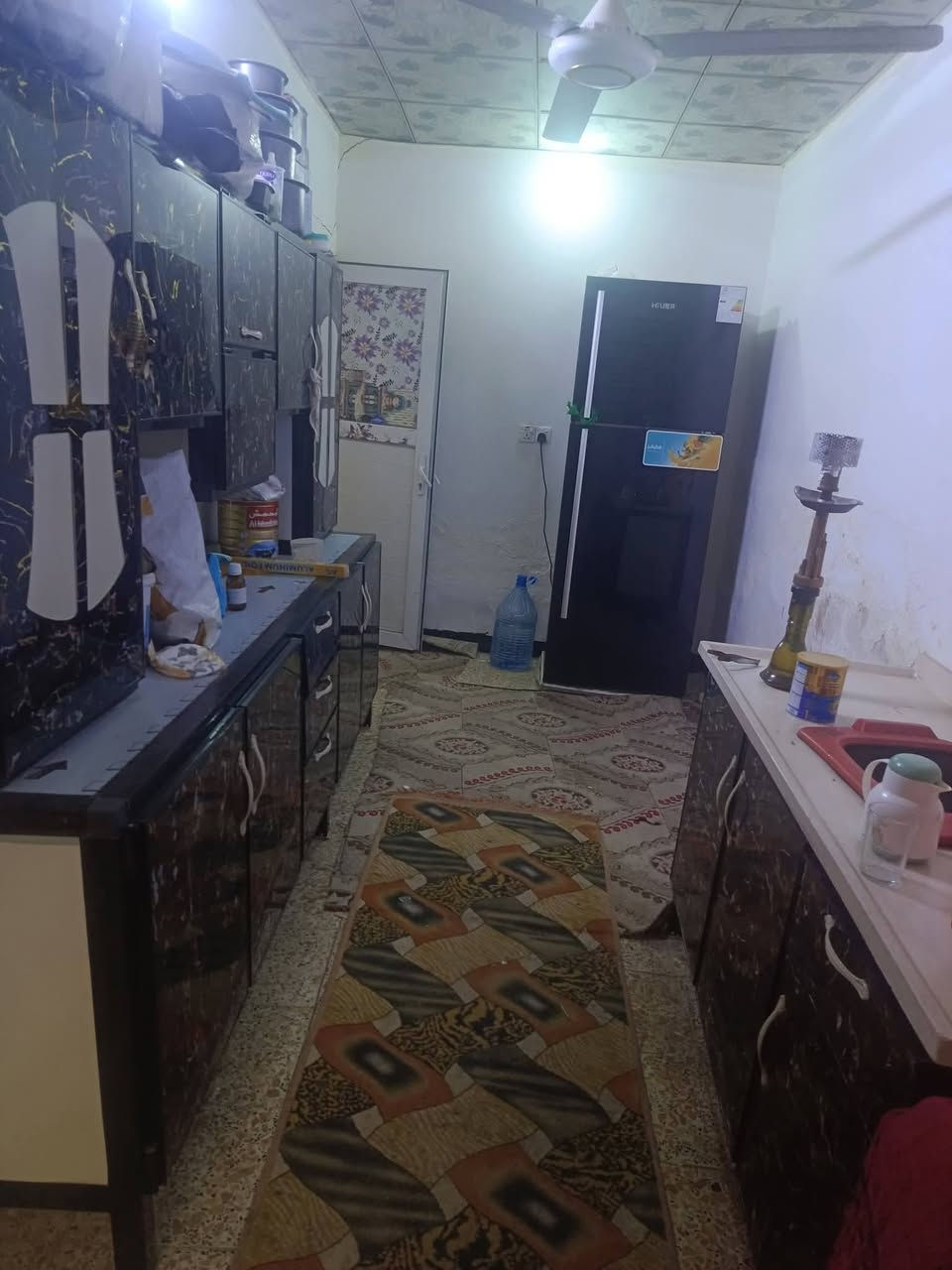 السلام عليكم 
بيت للبيع مساحه 120م 
محل استقبال صاله مطبخ غرفه 
بدايه حي الرحمه شارع السوك من جهت شارع كربلاء 
اسقوف ثانويه 
الارضيه كاشي وبرسلين 
سراميك البيت كلش نضيف 
إتصال ***********+واتساب 
أو خاص موجود
