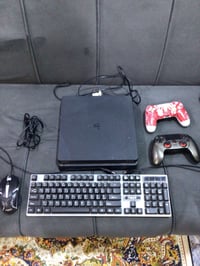 السلام عليك بليستيشن4للبيع بيه جوستك 2+شاحنه+كيبورد وماوس وبيه قرصين م...