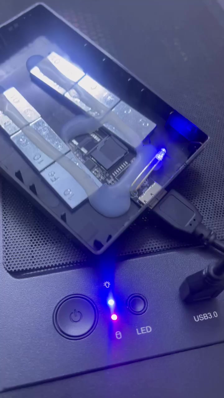 سلام عليكم اخوان كفر هترد داخله رام حجم ٤ تيرا لنسخ البرامج البسيطة والصور كما موضح بالتصوير 
للبيع ساعة القطعة على ٥ الف


**إذا كنت صاحب هذا الإعلان وتريد حذفه لأي سبب، رجاءا أرسل رسالة إلى الدعم الفني**