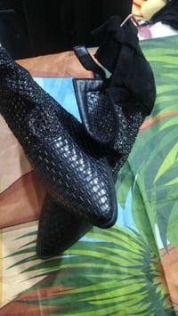 مقاس حذاء ٤٢ • طول ١٧٠ • وزن ٨٠