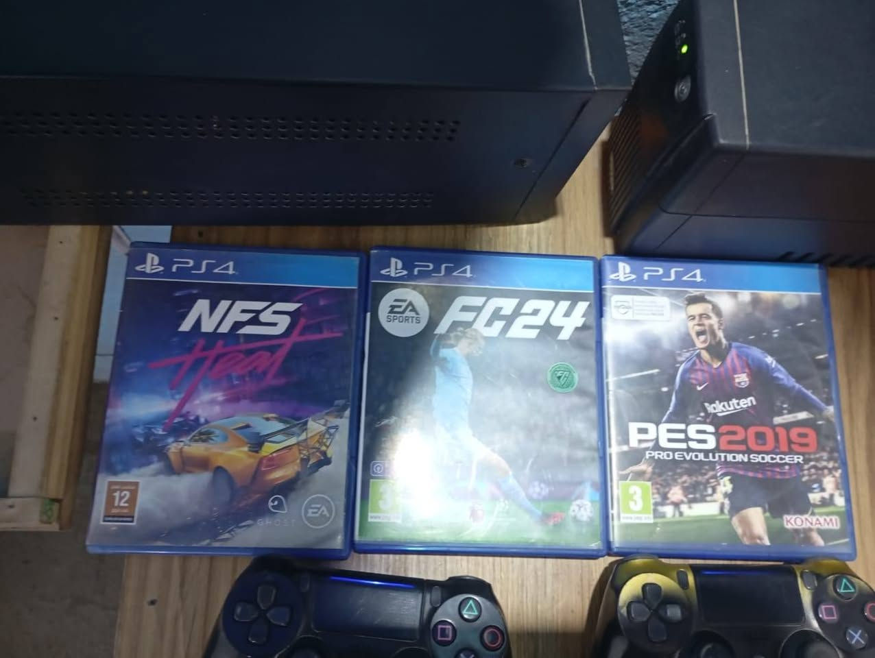 يتوفر صالة ألعاب للبيع
5 حاسبات كراي 5 الجيل 4 كل حاسبه بيه هاردين ssd و hhd رام 8 #
بلاي 4 عدد 2 واحد مهكر والثاني اونلاين مع 3 اقراص كل بلي ثلاث يدات يوبي اس مع ستاند البلاي لشحن اليدات  
للتواصل الخاص مفتوح 
واتساب ***********
