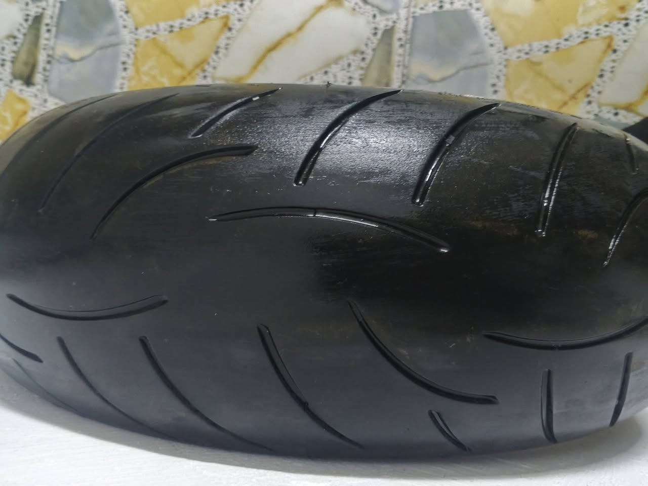 السلام عليكم 
تاير بطح جديد مال باله خلفي
 يرهم كاوسكي وغيره 
توصيل كافه المحافصات🚚
مكان ابو غريب خرنابات 🚩
*********** اتصال
*********** بي واتساب
#الجميع
