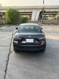 تويوتا يارس للبيع مديل ٢٠١٧ محرك ١٥٠٠  ماشيه ٤٠  الف ميل  شاشه لمس بلا...