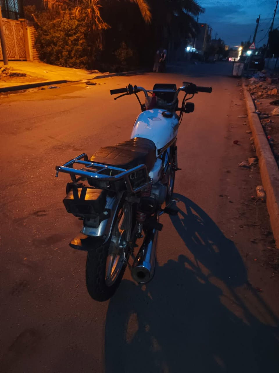 سلام عليكم دراجه ايراني طافيه يحتاج كهربائيات سلف شغال كلشي شغال بيها مكاني بغداد حي جهاد سعر 250 وبيها مجال بسيط *********** لتراسل فقط اتصال
