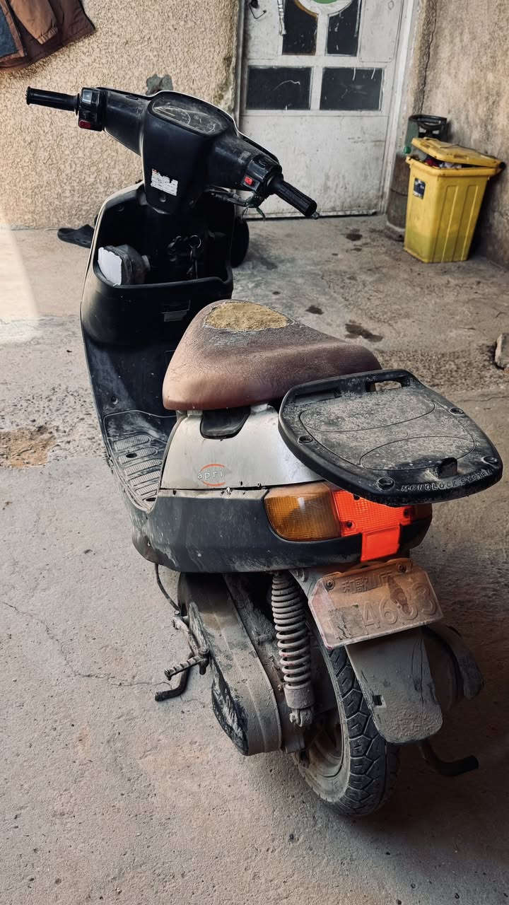 سلام عليكم دراجه بطه 60 للبيع الدراجه كلشي شغال نقصهة فقط لايت امامي وباتري كاعد اما الباقي كلشي شغال السعر 225 وبيهة مجال مكاني حله مركز ***********
