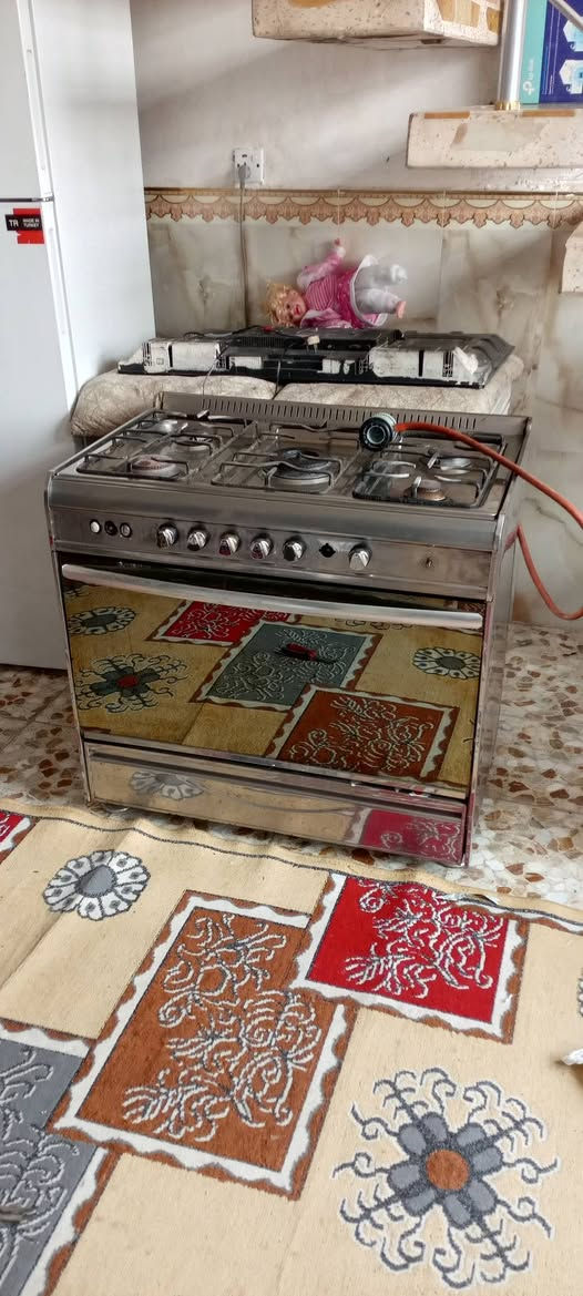 سلام عليكم طباخ 5 مشاعل مصري شرط الفحص والشغل كامل صواني السعر 150 وبي مجال قليل العنوان حي الزهراء ***********
