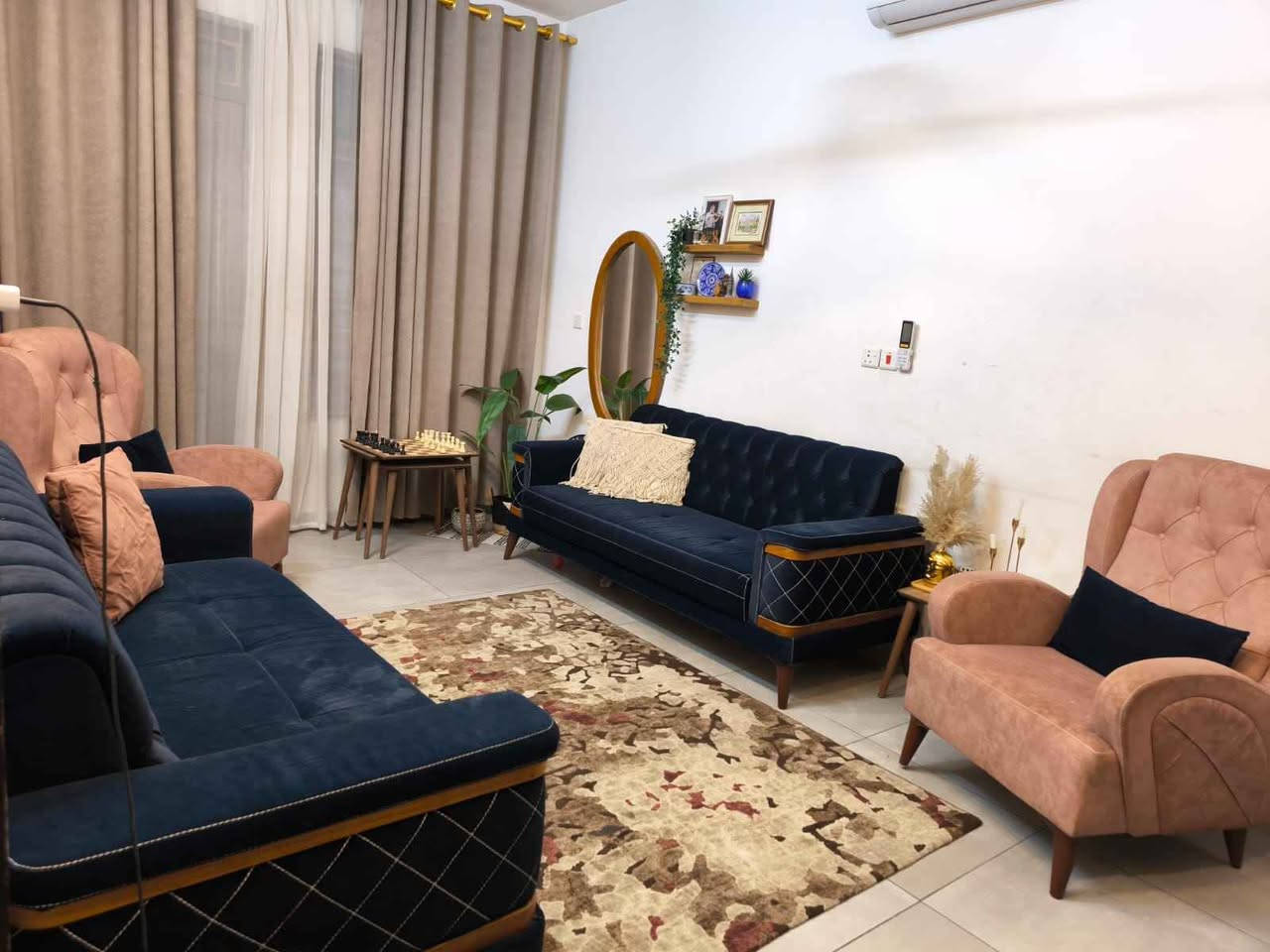 تخم قنفات ٨ مقاعد 
نظيف جدا استخدام قليل 
خشب طبيعي والفريم خشب زان
شغل عراقي درجة اولى 
قطعتين ثلاثية طول القنفة 200 سنتمتر والعمق 90 سم
وقطعتين مفردة 
مكان حي الجهاد مجاور مجمع النسيم 

*********** واتساب 
السعر ٦٥٠ الف بغداد, العراق
