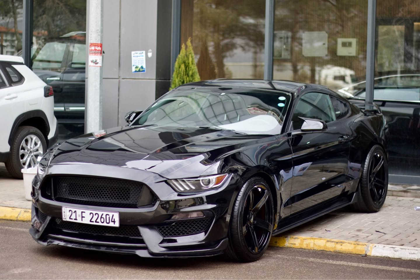 Ford mustang 
V6
Engine 3.7
٢ پارچە و نیو بۆیاخە کەمێک ناوی گرتووە 
فول مواسەفات 
بەسمە
شەغال
گێڕ سوکان
گێر ئۆتۆماتیک
شاشە و کامێرا
مەکینە و گیر بەشەرت نەکراوەیە 
سەنەوی تازە
نرخ ١٤٧$
*********** السليمانية, العراق
