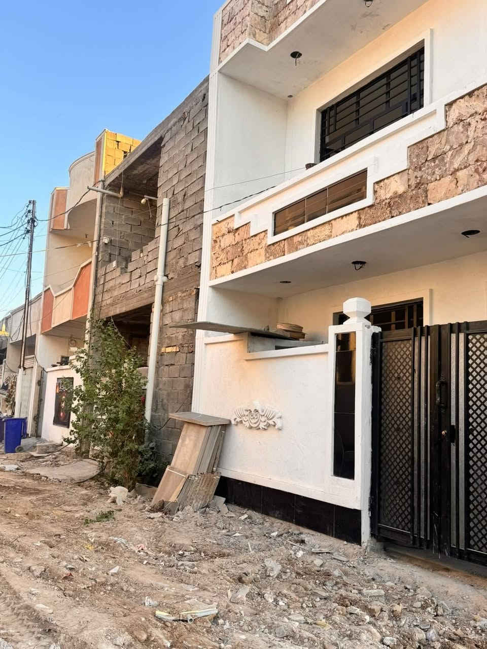 مشتمل زراعي قرار ١١٧ مساحه ٥٠ متر طابقين بناء حديث زيرو استقبال مطبخ حولي خدمات غرفتين نوم فوك بيتوته وسطح العنوان الشرطه الربيعي سويب كاع حجي عماد العامري خدمات كهرباء مجاري مي تبليط قيد الانشاء السعر مناسب وبيع مستعجل ٤٥ وبي مجال للاستفسار *********** وات ساب
