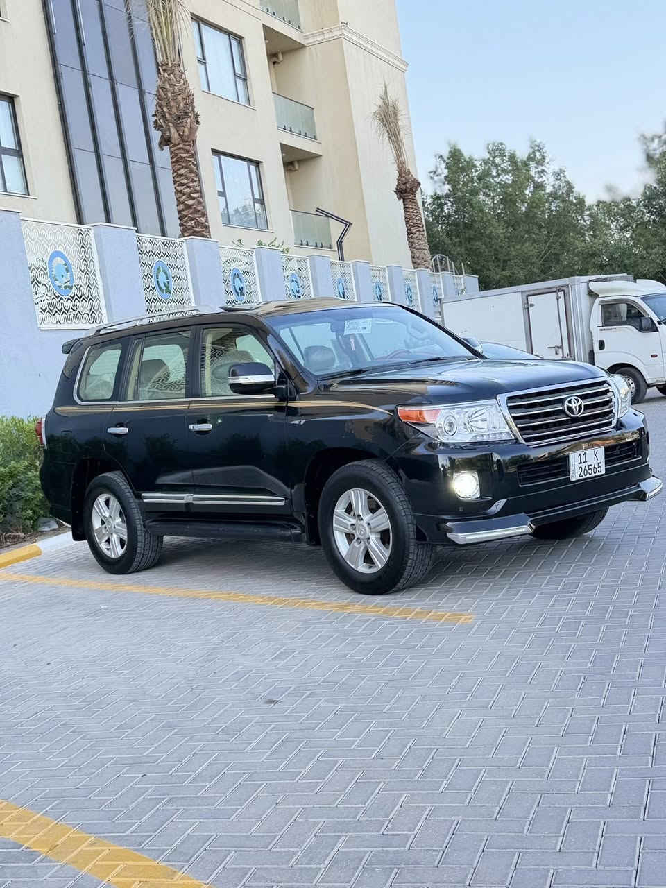 سلام عليكم  🖐️
للبيع.  لاندكروز  . 
السعر.   370 
مديل.    2015 
رقم .    بغداد جديد 
مواصفات. 👇
 /بصمة تشغيل 
/بصمة ابواب  
/تشغيل عن بعد 
/ فتحة سقف
/تحكم ستيرن
/ شاشة جبيرة
/ كامرة خلفية 
/تبريد 3قطع 
/كشنات جلب 
/كشنات كهرباء 
/منضومة لايت زنون 
/الد دعامية امامي زنون 
/ مري شفط 
/ اربع جامات اوتو تصعيد
/اشاير بل مري 
/سبايدر خلفي الد 
/نضام  فور ويل 
/تخم تاير دلوب جديد 
سيارة مكفولة من صبغ فقط بارع بل جاملغ الخلفي بداير شوية وتعديل BDR مكان زغير 
هزة وتحويل جديد  
مكان بغداد البياع سريع حي العامل  ***********
