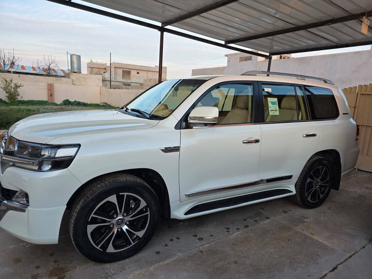 تويوتا لاندكروزر 
موديل 2019
شركة جيهان 
محرك 4000 V6
العداد  136 الف 
رقم السيارة  أربيل 
كلين تايتل ( كفالة عامة )
بدون ملاحظات 
تحويل مباشر 
4 كاميرات 
حساس امامي خلفي 
فتحت سقف 
3 شاشات 
ثلاجة 
كشن قماش 
حجم الإطارات 20 انج 
وبقية مواصفات شركة جيهان. 
السعر  53000 $*********** الجوال
