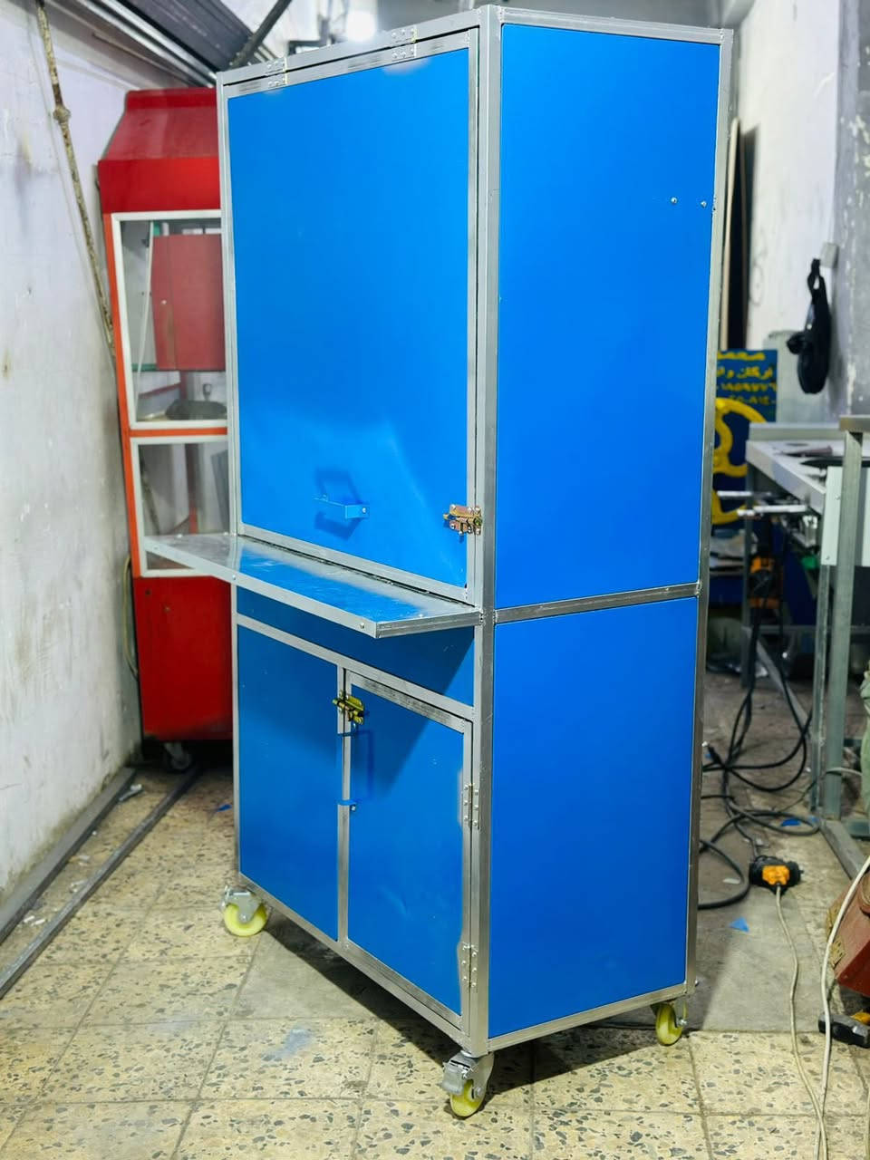 حسين العامري
***********
حسن العامري 
***********
