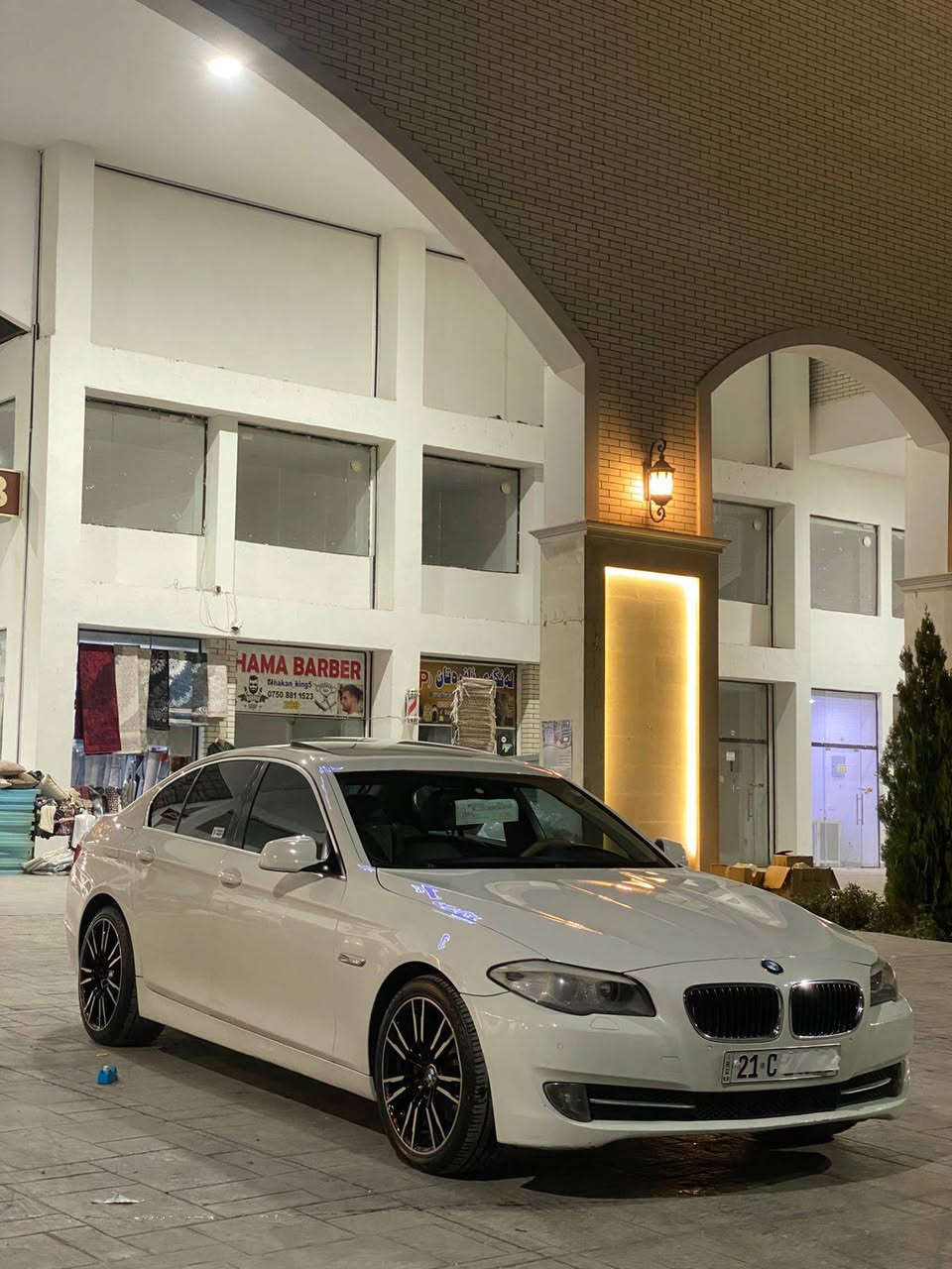 Bmw f10 
 موديل 2011 حجم 530 سفري شةريكةي عروشة  يةك    دةرگاي پشتي سةكن سبوخة بةبي ژوري بي داخلي رةقةمو سةنةوي هةموي نوئية بةناوي خومة دةعامي لو دةعامي ***********بةشةرتة   ژ.م
