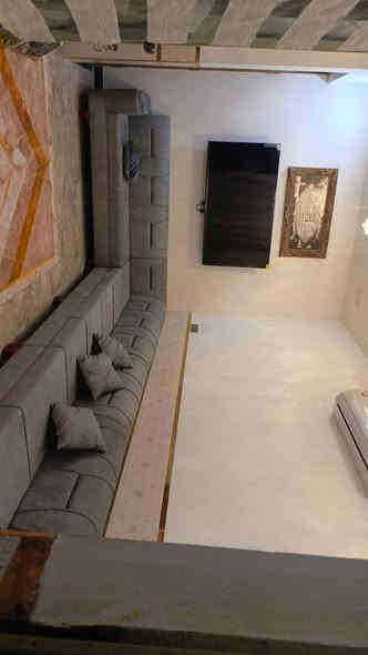 السلام عليكم
دار للبيع طابق واحد جاهز كامل فول جديد بناء حديث 
مساحه 127 متر 
واجهه اربعه امتار ونص نزال 26

زراعي 
عنوان  حي رقيه مجاور حي الصحفيين في البلديات 
خدمات ماء كهرباء مجاري 
الفرع مجاور اسواق جدو
شارع عرظه 12 

للاستفسار اكثر الاتصال على الرقم التالي 
***********
