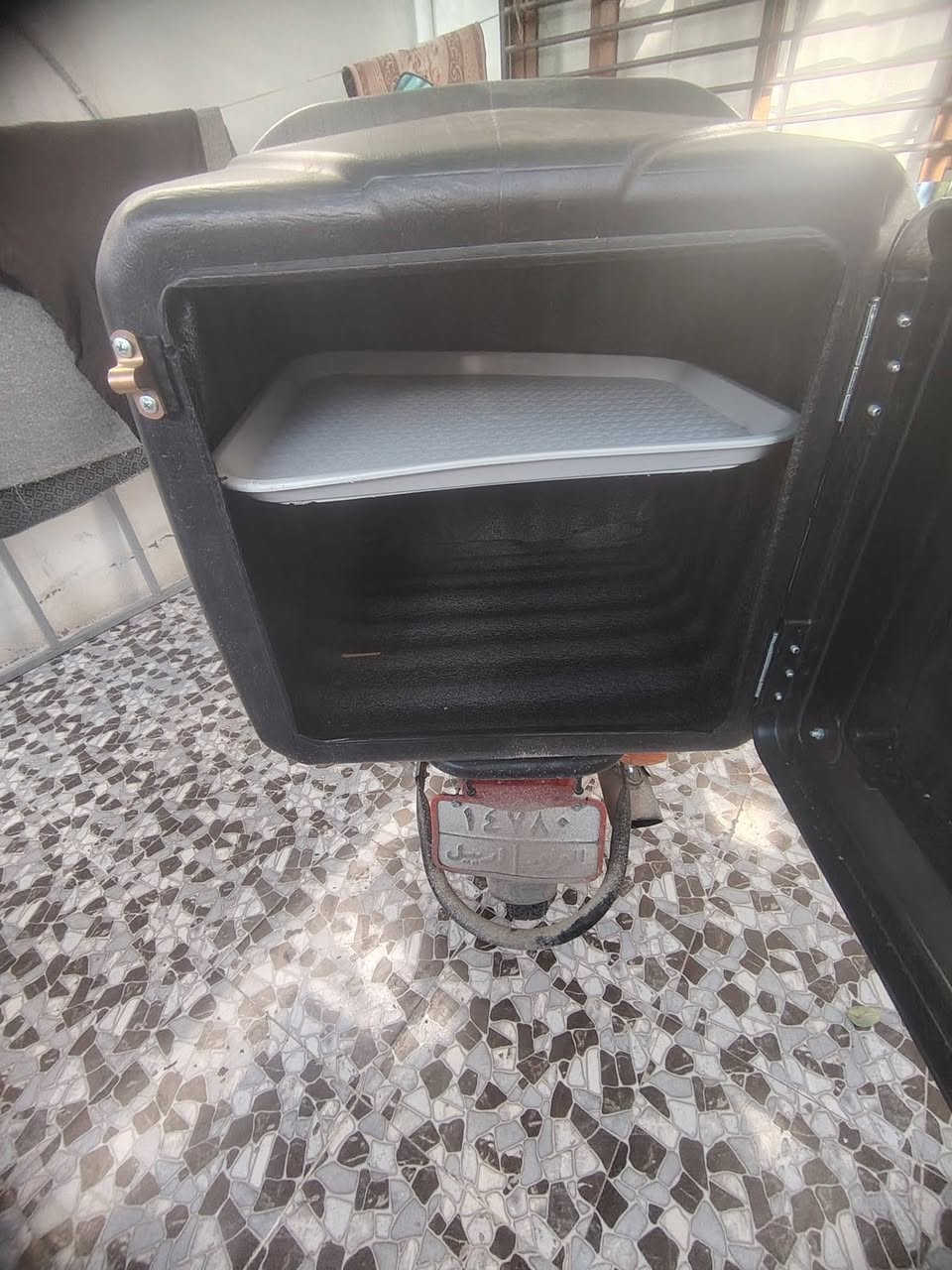 السلام عليكم اخوان صندوق دلفري بلستيك استعمل 3ايام مكاني كركوك الاستفسار ***********
