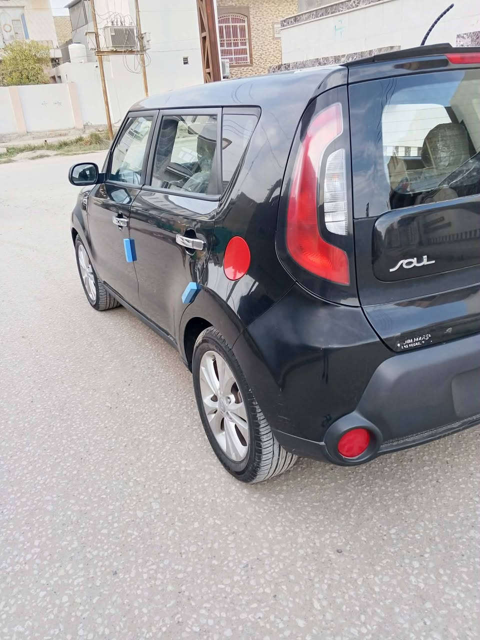 السلام عليكم للبيع سياره صول موديل ١٥ رقم بابل مشروع وطني تحول مباشر السياره خير من الله محرك كير حداديه تخم تاير تبريد كهربائية كله شغاله محرك ١٦٠٠ السياره بيه ثلاث قطع صبغ والباقي ماشيه ١١٤ السعر ١٠٠ وبيه مجال قليل العنوان بابل الاستفسار ***********
