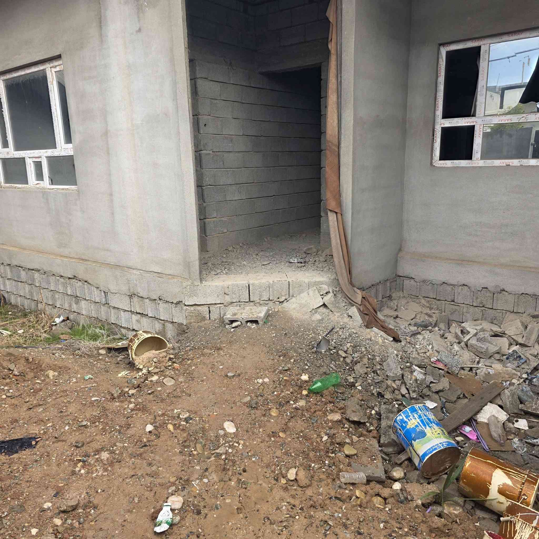 هيكل 210 متر (رقم) للبيع ملبوخ كامل كهربائيات كامل 
على شارع عشرين العنوان كركوك 16 آب السعر 53 مليون وبي مجال للاتصال والاستفسار أكثر التواصل على الرقم التالي او مراجعة مكتب النور الكبير للعقارات ***********
