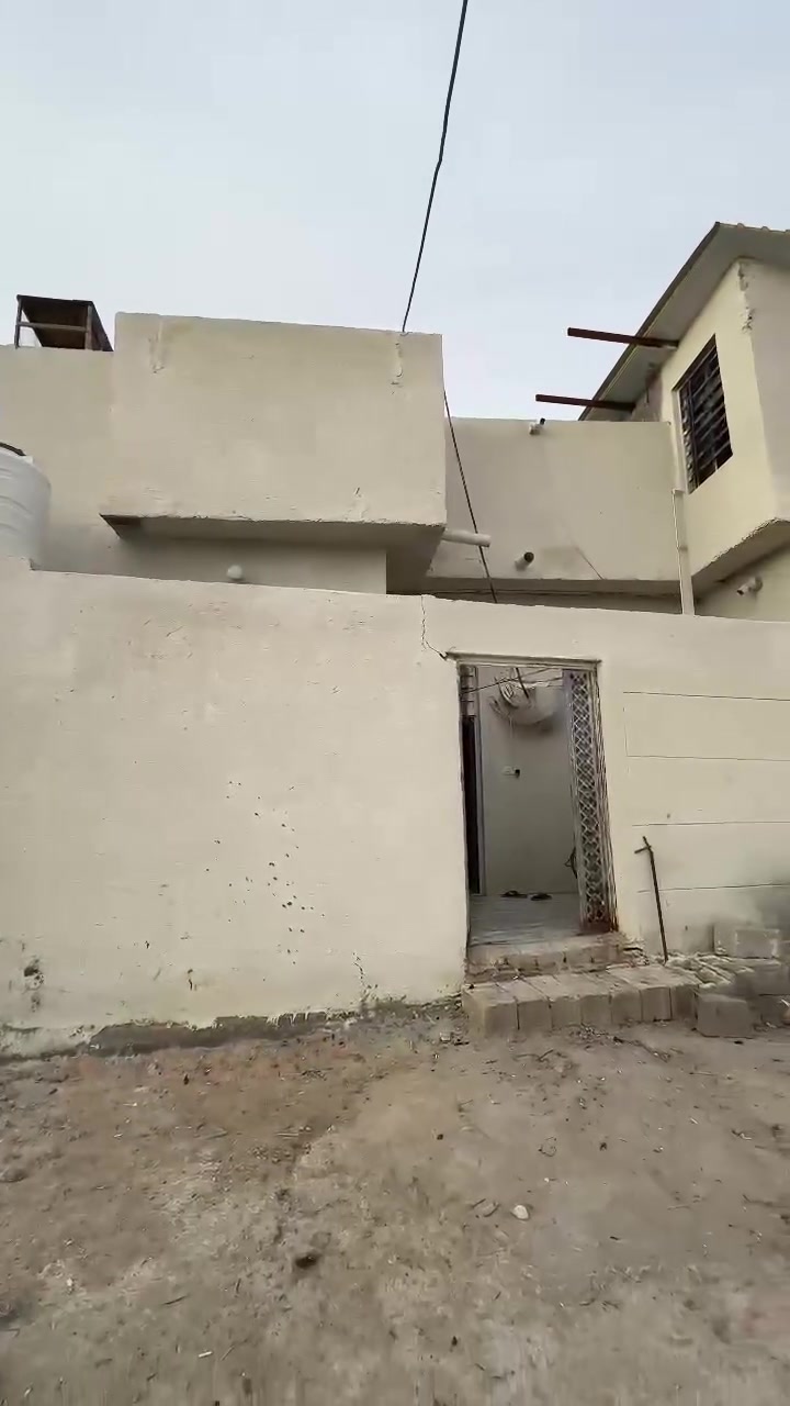 بيت البيع وقف سني مسجل اصولي المساحه البيت 115 متر يحتوي على قرف عدد 2 وستقبال وصاله ومطبخ وصحيات العنوان البصره ابو لخصيب طريق الوصطي شارع العلوا السعر 50 مليون وبي مجال الستفسار نتصل على الرقم *********** بي واتساب
