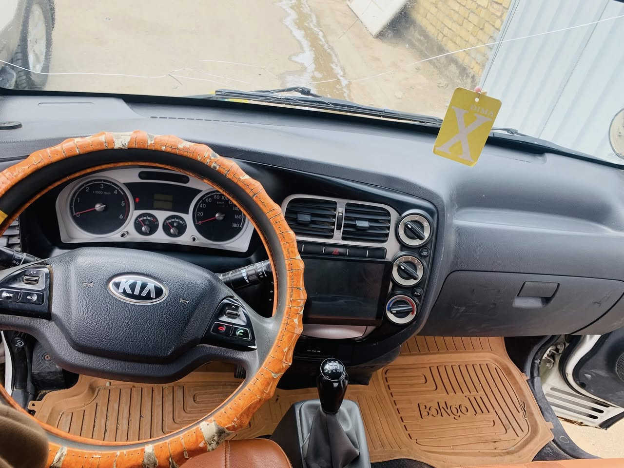 السلام عليكم 
كيا حمل 2700 موديل 2016 رقم بابل بسمي مداور ثاني يوم ..ملاحضه !! مبدل قماره داخل كله 2700 فقط بس الكشر مكينه بيها بخار بدون تنقيص كير تخم تاير صدر جديد مكان بابل قضاء القاسم 
السعر 88وبيها مجال بصيط حك الجيه 
للاستفسار ***********
