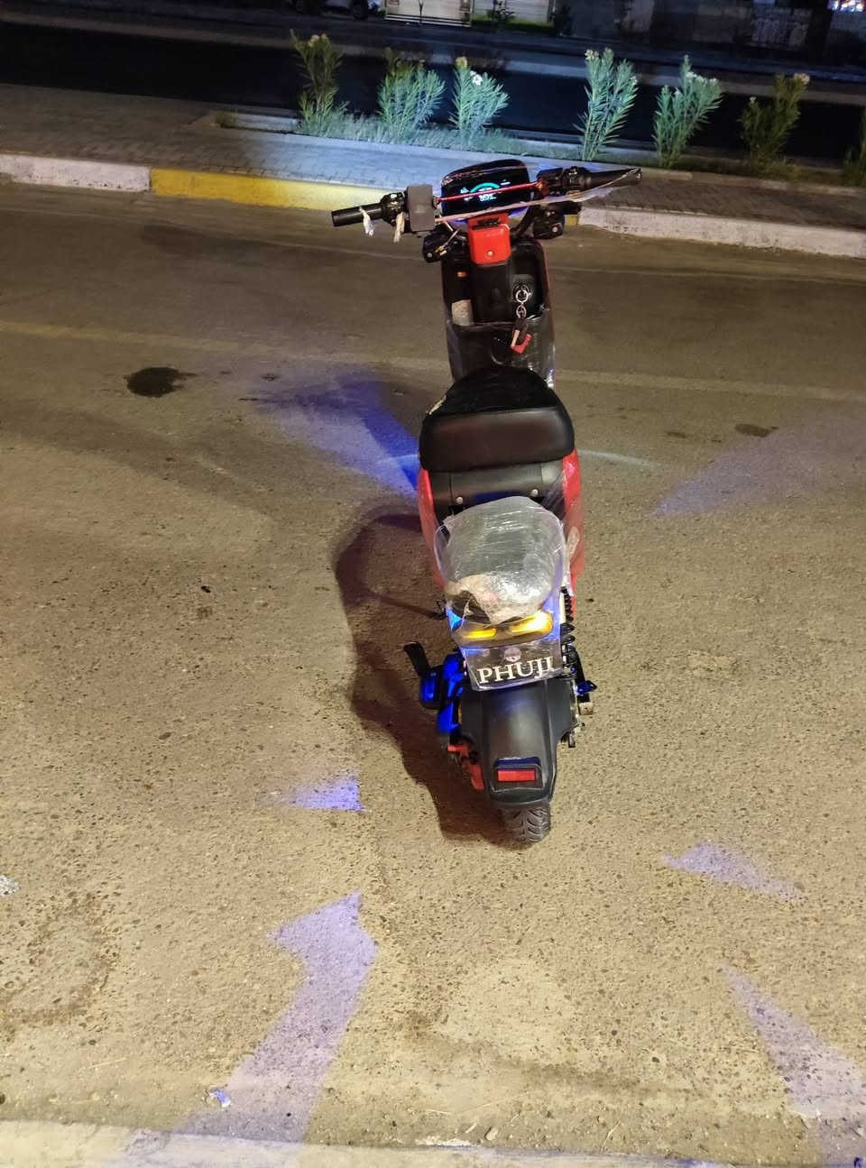 سلام عليكم دراجه ار٩ موديل ٢٦ دراجه بطاريات جدد سماعات بلوتوث بك سرعتها ١٠٩ السعر ٣٨٠ وبيها مجال مكان بغداد حي الجهاد ***********واتساب

