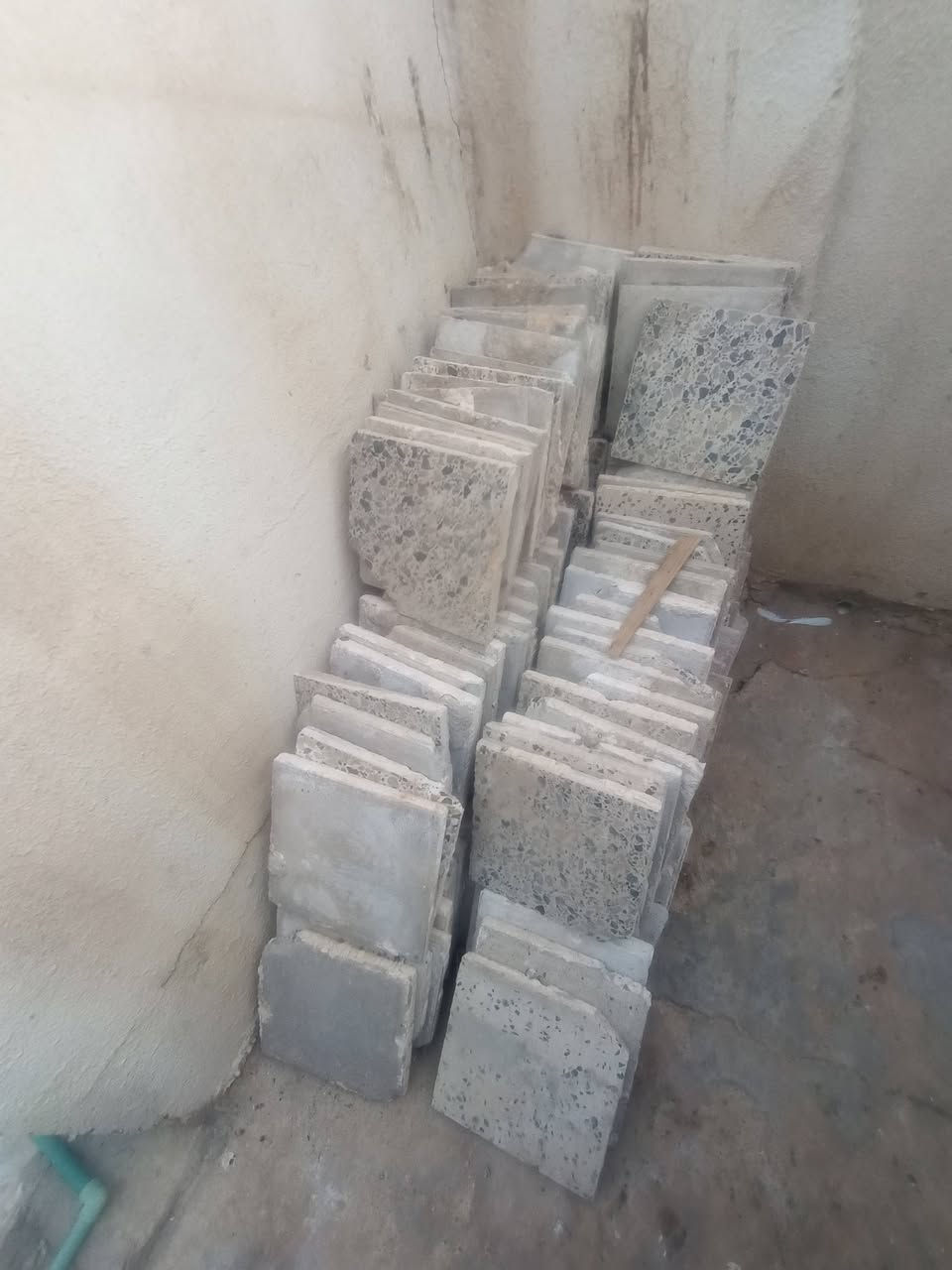 سيراميك جداري ايراني خاص للصحيات قياس 60×30 سم زايد وبالكارتون مامفتوح عدد 11 كارتون وكل كارتون بي 10 قطع وعندي مال ارضية جدد  قياس 30 سم نوع هندي درجة أولى وغير مستخدمات بحدود 16 قطعة  موزاييك مستعمل قياس 35 سم عدد 135 قطعة بيهن مثلومات من الزوايا بحدود 10 قطع المكان بالشهداء


**إذا كنت صاحب هذا الإعلان وتريد حذفه لأي سبب، رجاءا أرسل رسالة إلى الدعم الفني**