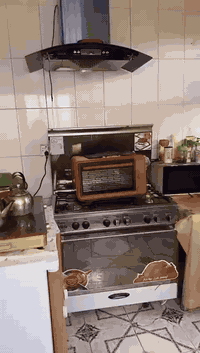 مزرعة مع دار للبيع  متكاملة 2000متر ملك صرف على طابو الطارمية مع دار مساحة 350 مترتدريد مع الاثاث او بدون اثاث  العنوان الشيخ حمد شارع سيد شاكر قرب ملعب حروري يسجل باسم المشتري دونم واقع الحال في السند والتسجيل والتحويل ثاني يوم الاتصال ع الرقم ***********   السعر 350 وبيها مجال
