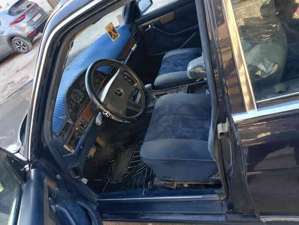 مارسدس 1986 باب قصير لون حبري سياره جديده مكينه وكير وصدر هسه شادهن بسمي تبريد شغال السعر 60وبيه مجال  قليل الشراي يتصل ويدلل علواني البلديات الصحفين ***********
