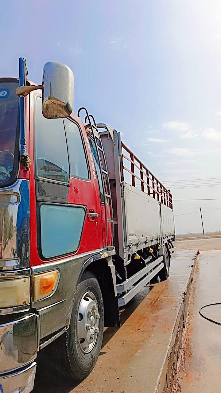 هينو  موديل 95 سياره جاهزه للعمل ترايك وين ما تريد سياره مانقصه شي مكينه 70 لا تبخير ولا تنقيص تخم تايرات كامله ماعوزهاا شي + باسمي سياره مداور ثاني يوم سياره خير من الله هاذا رقمي شراي اتصل ***********
