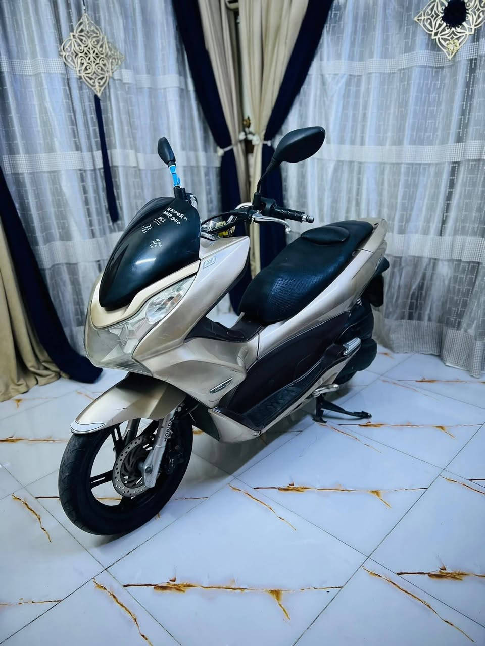 سلام عليكم دراجة pcx جيل اول لون مميز مكينه 125 الدراجه خير من الله بيه تخم تاير جديدة منظومه بانزين جديدة كلجات جديدة الدراجه بيه ملاحظات بسيطه بالكفر الكهربائيات كله شغاله نكره سلف باي وكت السعر 1300 وبيه مجال
*********** مكاني بغداد باب معظم
