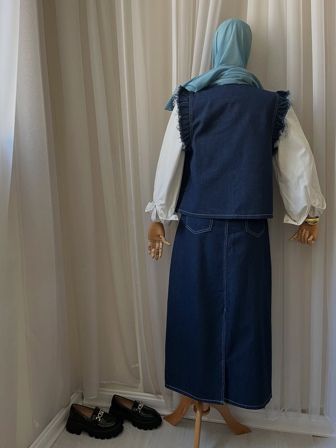 السعر / 39 الف (فقط طقم)💙
الوصف/ طقم جينز انيق  فيست + تنورة 
القماش / موسمي يجنننن بالبس كوالتي راقي تكدرين تلبسين فقط تنورة كذلك فيست هم تنسقي بغير شي 
القياس/ موفرين 36 الى 42 
الطول تنورة / 95 سم
طول فيست/ 54 سم 

السعر /28 الف فقط قميص🤍 
القميص /ڤنتج بف يموووووت بنات
القياس 38 الى 46
الطول / 65 سم يغطي الورك او نص 

توصيل🚕
لكل محافظات العراق ( 5 الف )
تتوفر خدمة دفع عن طريق زين كاش
وماستر كارد


**إذا كنت صاحب هذا الإعلان وتريد حذفه لأي سبب، رجاءا أرسل رسالة إلى الدعم الفني**