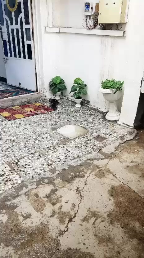 بيت 100م للبيع
طابو ملك صرف الامين الثانيه قرب اسواق كرار الاوائلي طابقين ونص 3غرف نوم +
استقبال كبيره +حمام خارج +حمام داخلي يحتوي على صطحين ما متواجد على الفيس  رقم الموبايل *********** ابو حيدر حميد المحمداوي
