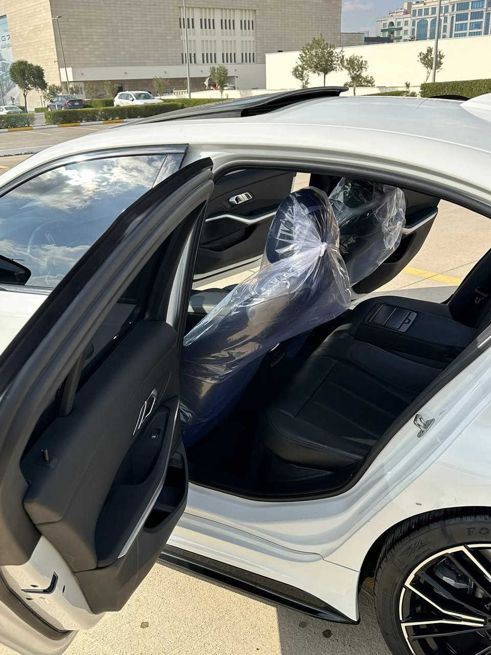 سلام عليكم
شباب للبيع بي ام 
حجم 330i 
سيارة ام باكج بلادي 
موديل 2022 
الضرر ربع جاملغ سكن  ربع باب خلفي شي بسيط بي صبغ 
وبيها 3مكانات تعديل بارد 
ماشيه 37 الف كيلو متر
رادارات امامي
رادار خلفي 
رادار جانبي
حساس امامي خلفي 
كشنات تدفئه 
كامرة خلفيه 360 درجة 
سلايت 
تحكم ستيرن 
كشنات كهرباء 
شاشة 
كيلو متر ديجيتل 
لايت داينمك متحرك ويا ستيرن 
ستيرن هيتر 
هاند بريك بصمة
اوتو هولد
5وضعيات قيادة
خروج عن المسار 
نقط عمياء 
اوتو ستوب 
شفتات ستيرن 
ماوس تحكم ستيرن 
تخم تاير جديد
هزه جديده فحص جديد
كهربائيات كله جديد 
كير محرك بشرط برغي ممفتوح بيهن 
ايرباك دشبول وسكان وراجعع سستم  
بجم كبس راديتر لايتات كلشيييي بلادي 
مكان سيارة اربيل 
السعر 250 ورقه وبيها مجال 
***********
