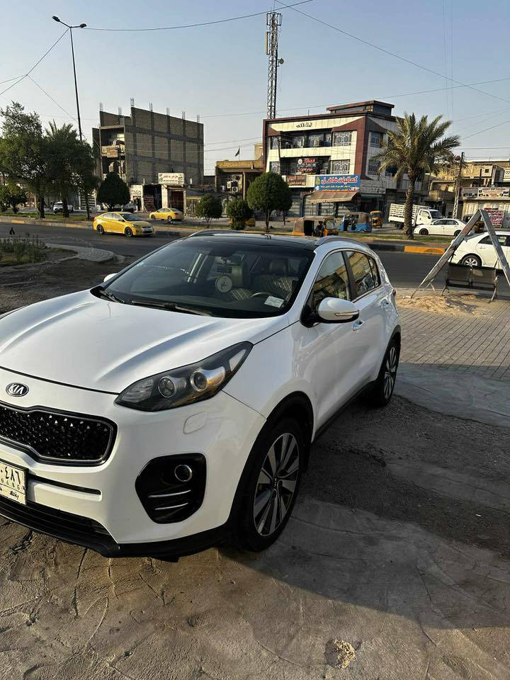 سلام عليكم
سبورتج 2017 خليجي مكفوله 
ماشية 75
رقم بغداد بأسمي 
مواصفات السيارة 
مكينة 2000 دوش 
بنراما 
تبريد امامي خلفي 
كامرة 
حساس خلفي
لد امامي وخلفي 
مري شفط 
وبعد بيها مواصفات 
اخوان الشراي يتصل ممتواجد ع الفيس رجاءً 
السعر 180ورقة 
للاتصال . ***********
مكان السيارة بغداد البلديات
