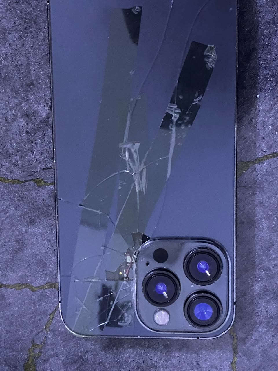 سلام عليكم آيفون ١٤باب ثاني 
اخوان إجهاز مال كشخه 
مال خابره دبل سيمكات 
سالسته حلوه 
عيبه فقط ضهره مكسور 
سعر ٦٠
مكاني كوكوك حي عسكري 
***********
